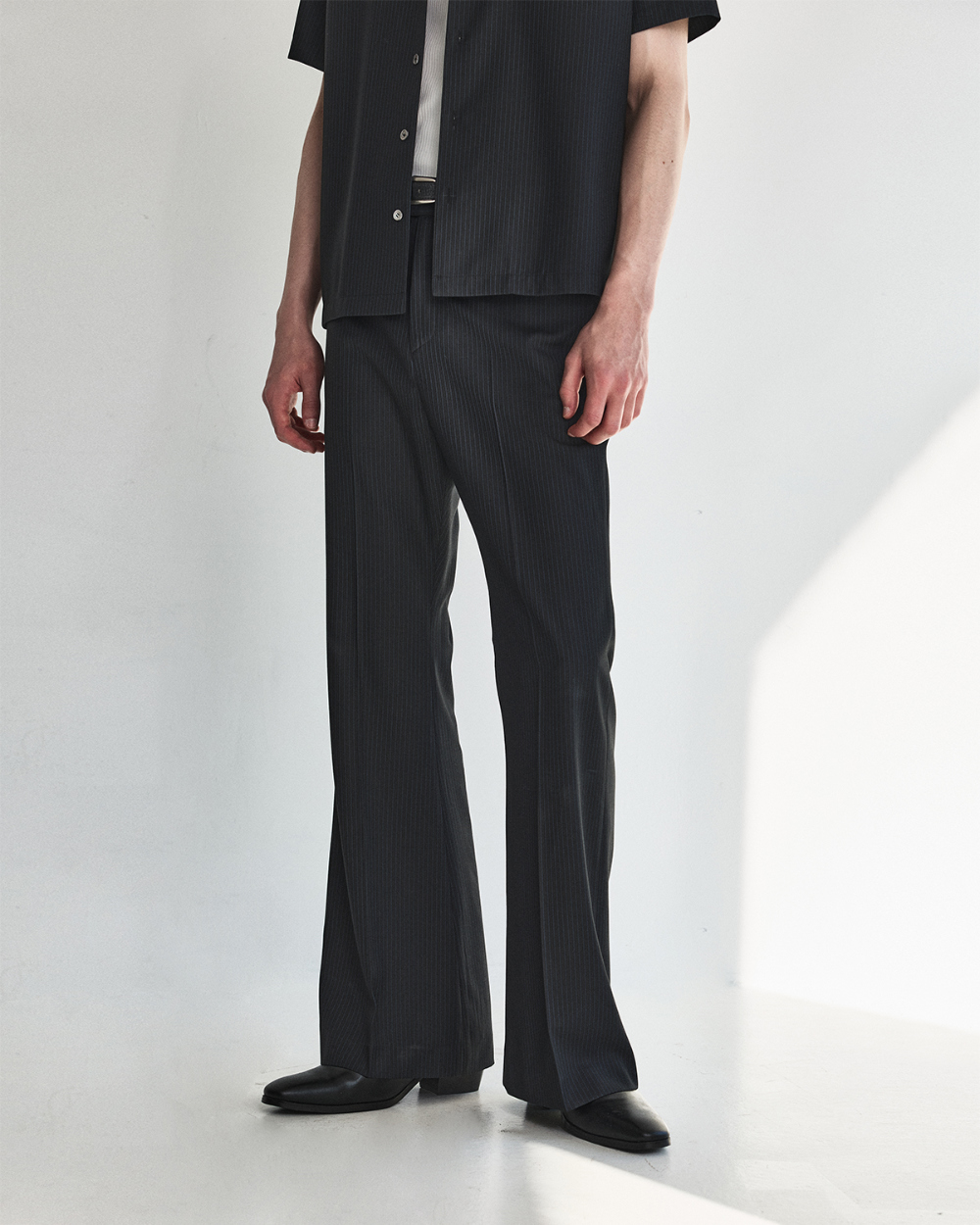[kineto] Lustre Relaxed Wool Flare Pants_Stripe Black