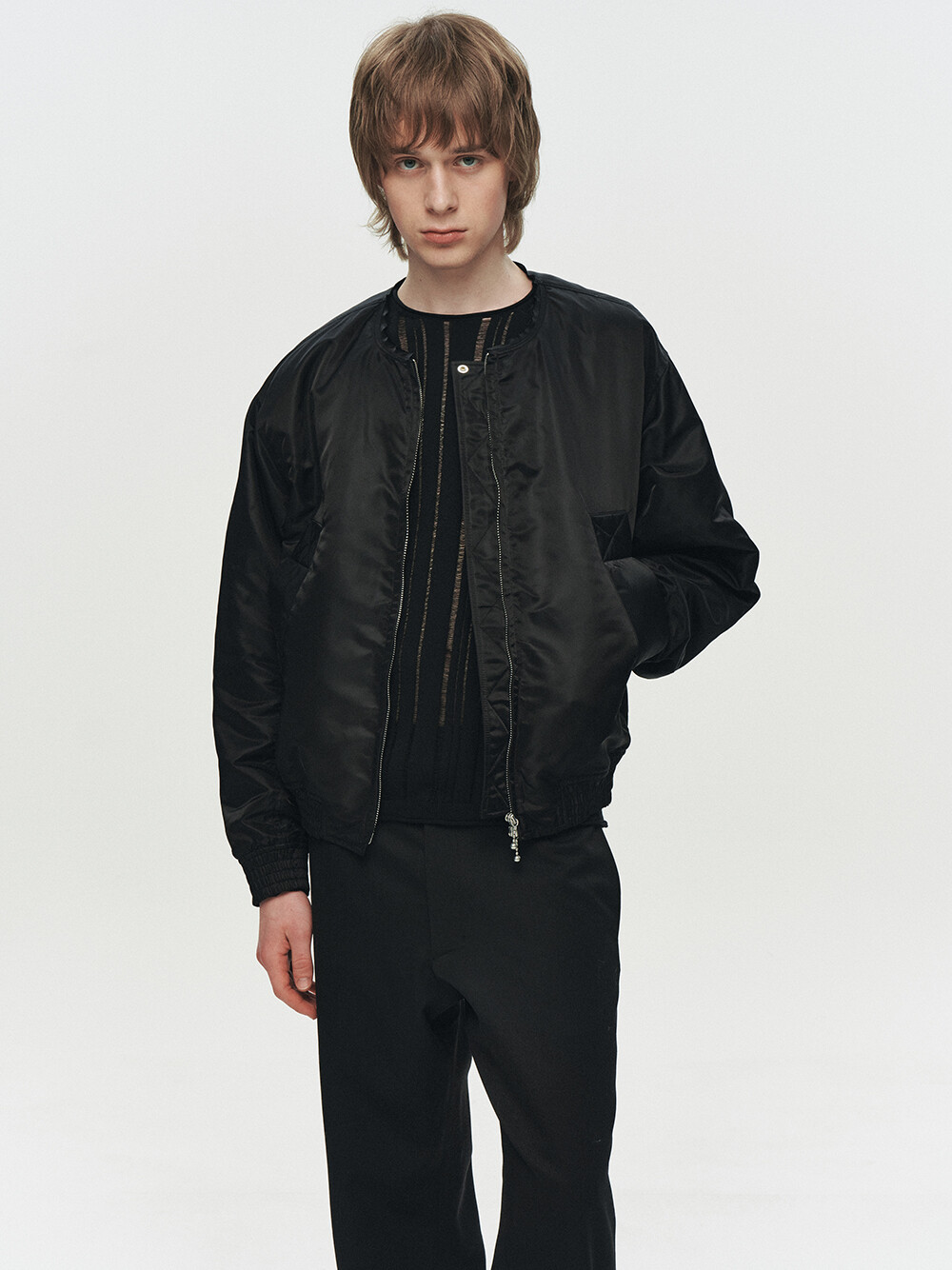 [HEUTE]FRAME COLLARLESS BOMBER JACKET (BLACK)