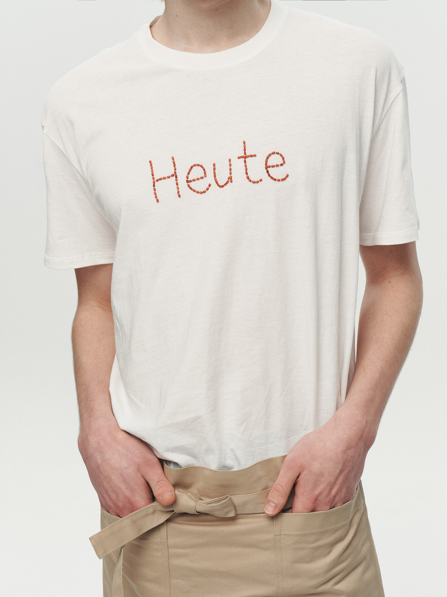 [HEUTE] BEADED LOGO T-SHIRT (WHITE)