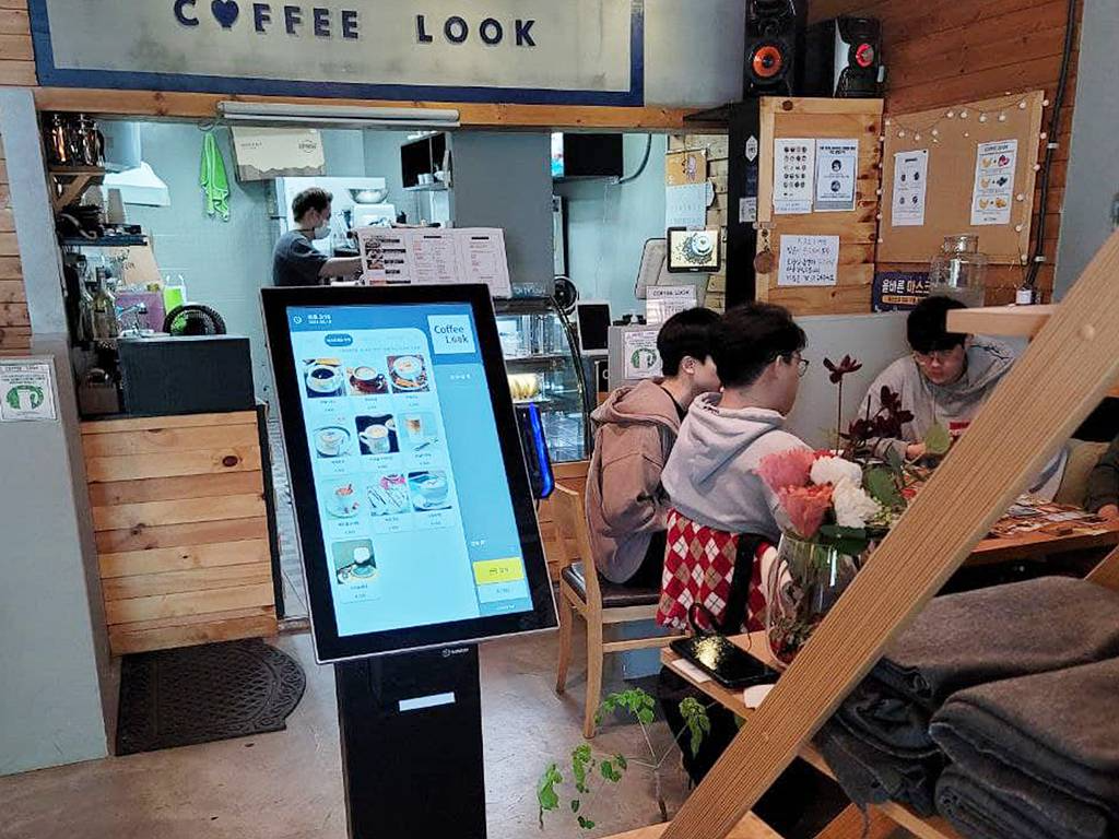 소상공인 매장에 설치된 스마트 결제 플랫폼 = 넥스트페이먼츠