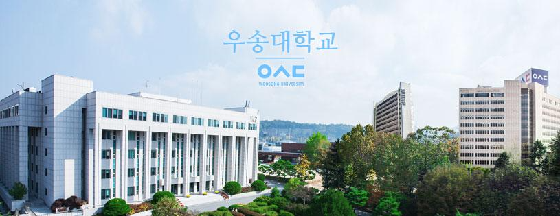 A building with trees and a blue text 
Description automatically generated