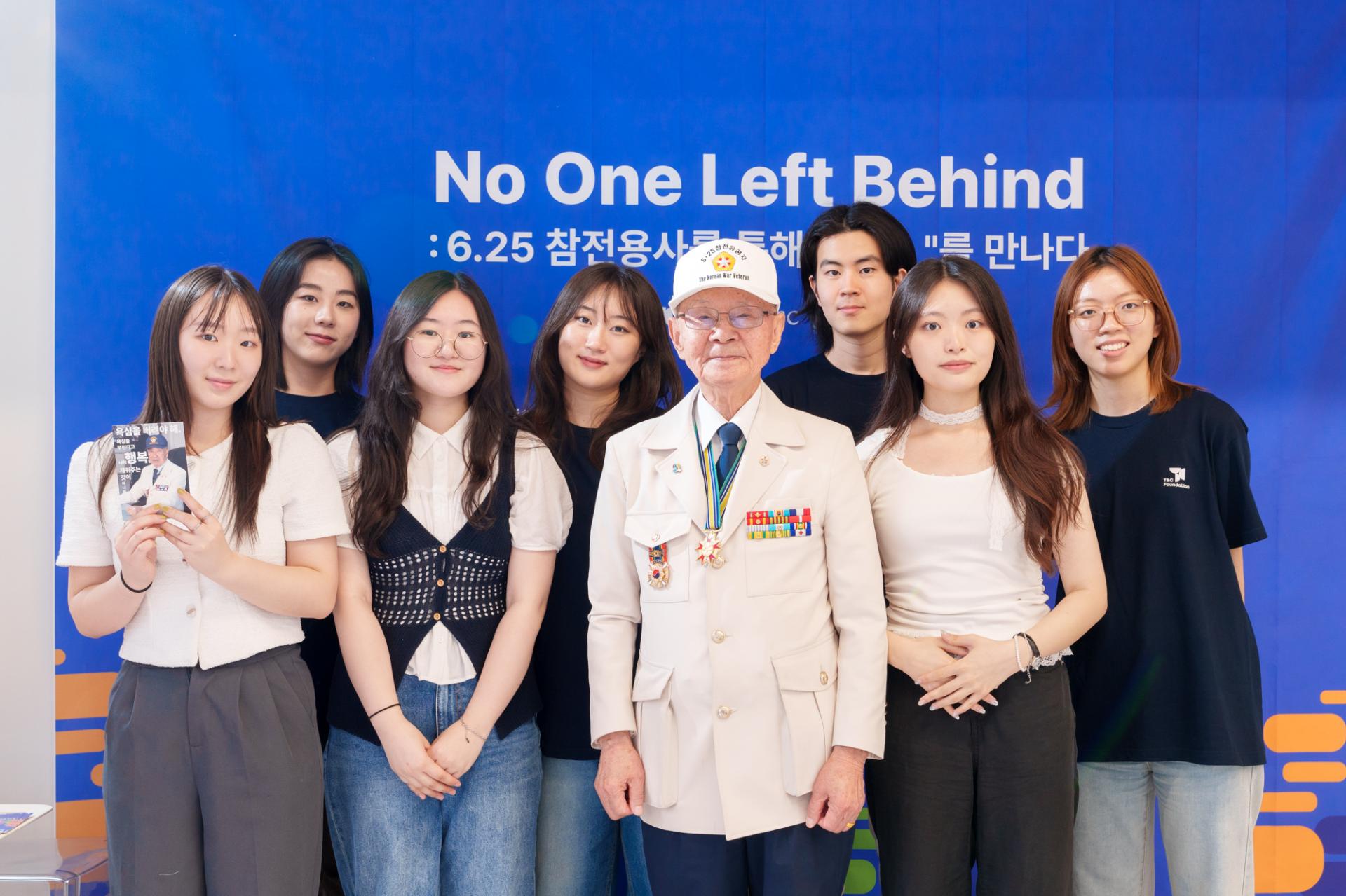 [티앤씨재단] 이철옥 6.25 참전유공자회 성동지회장과 티앤씨재단 장학생들 20250623_06.jpg