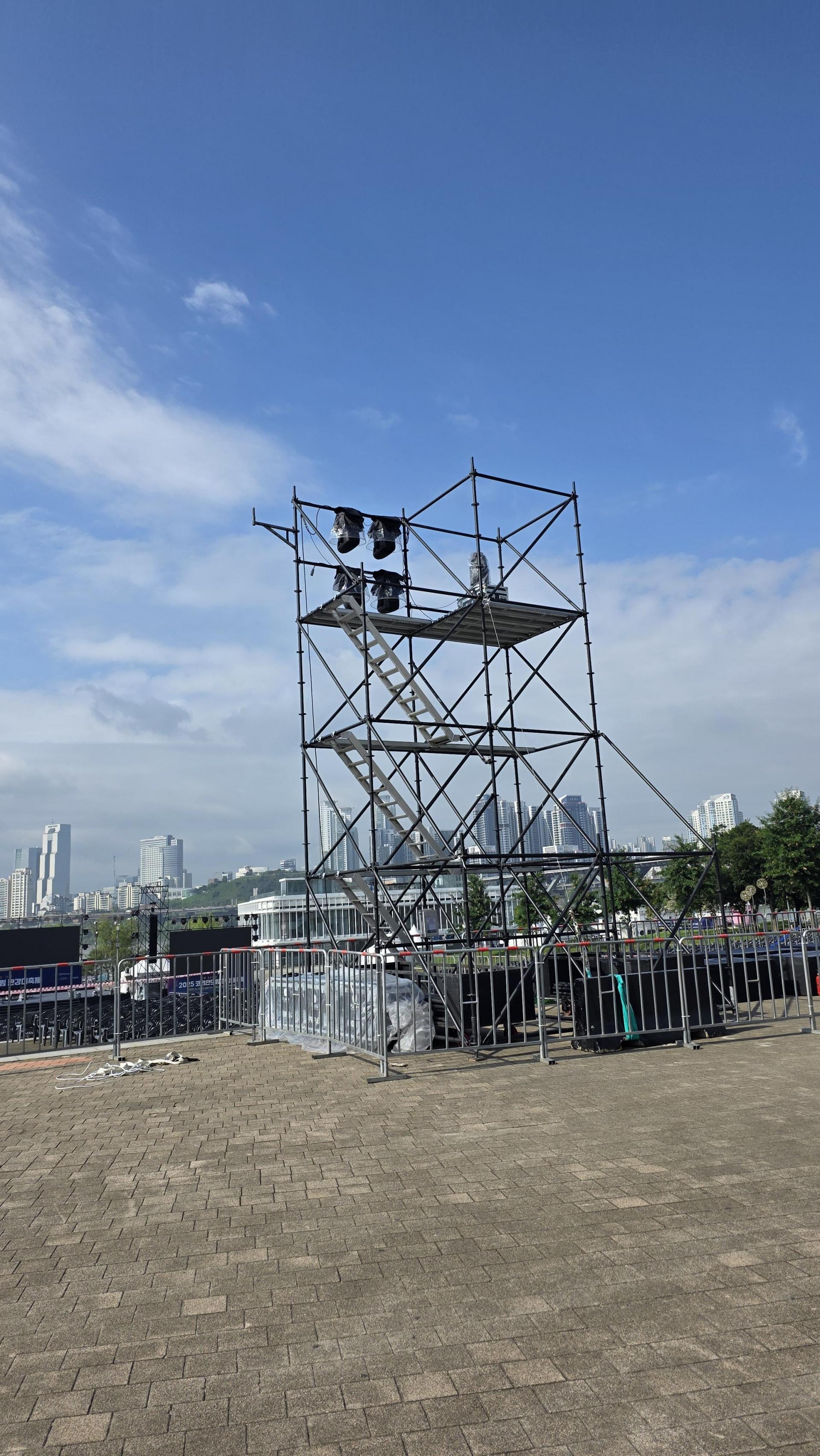 4d9513ab8e21e.jpg