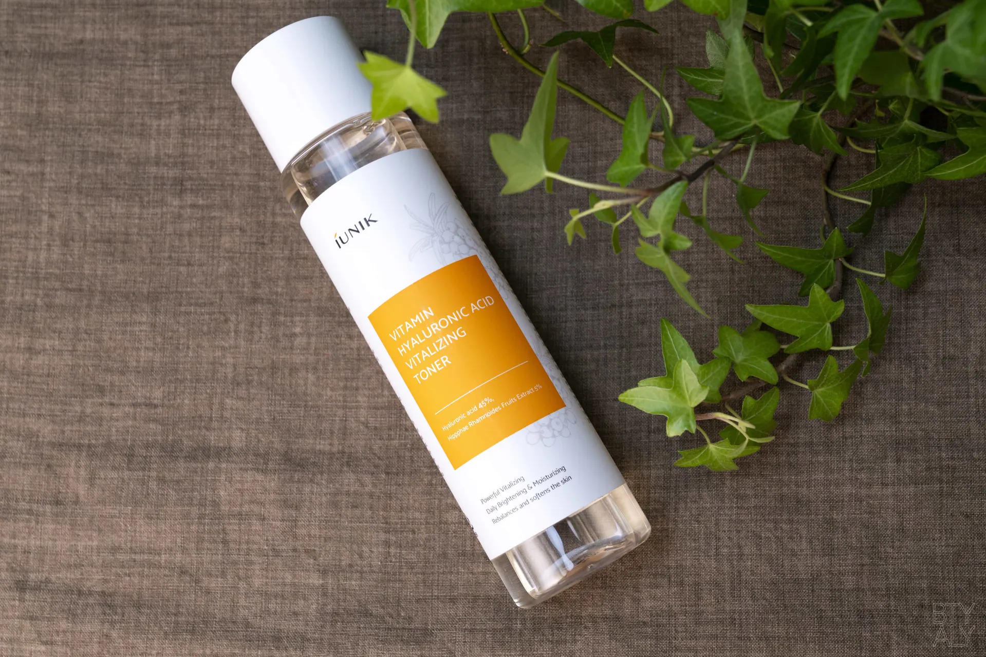 Iunik Vitamin Hyaluronic Vitalizing Toner