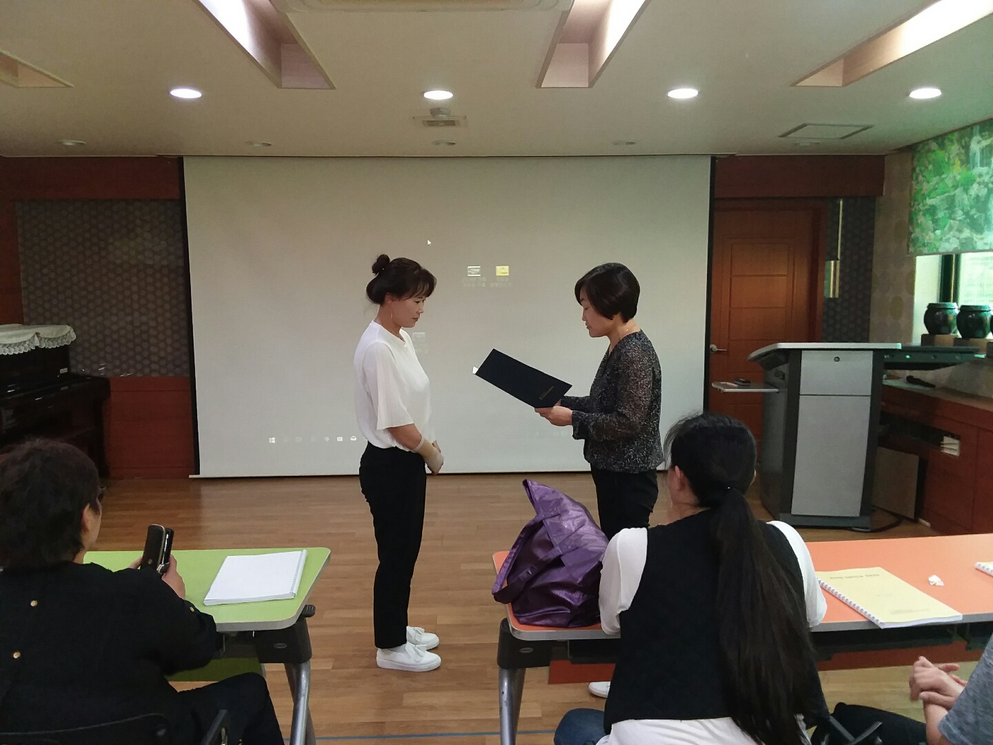 수료증 전달
