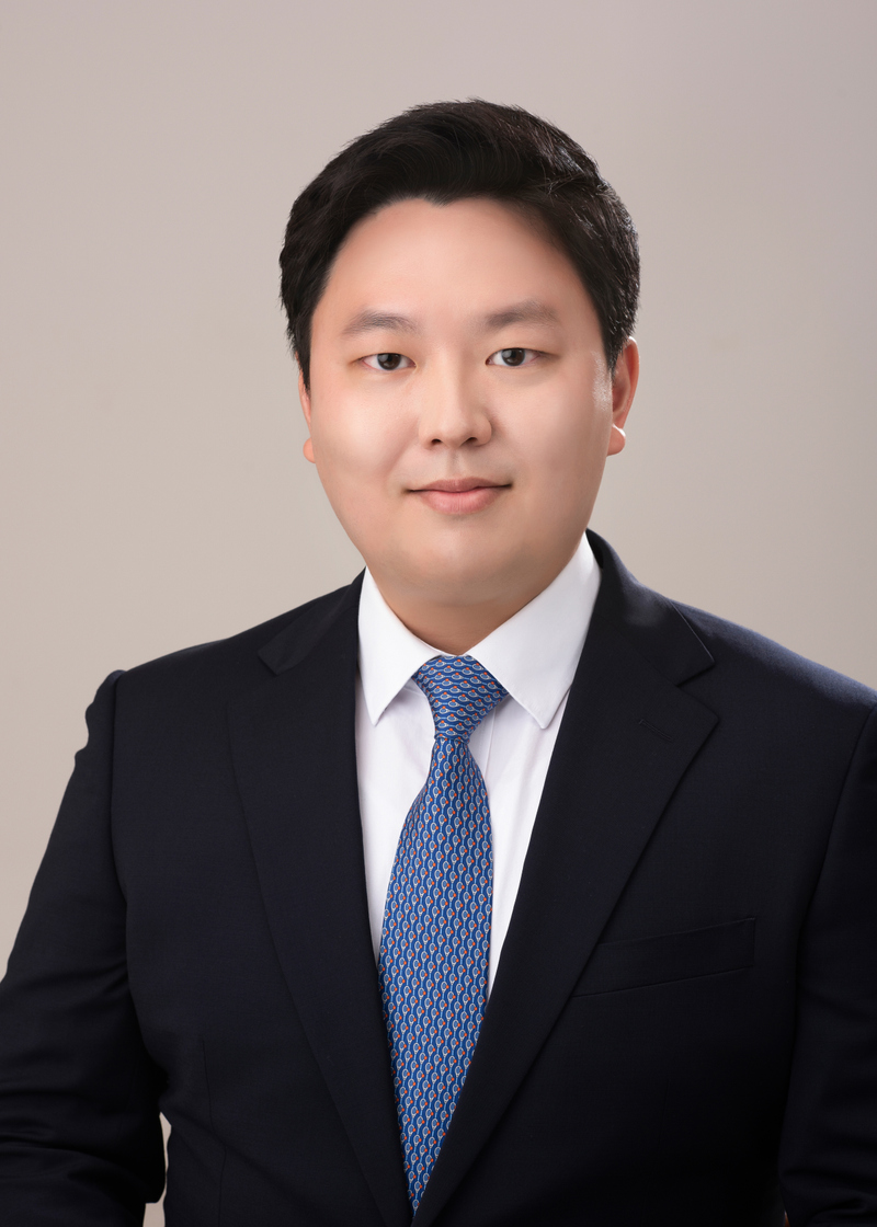 대표변호사 김덕