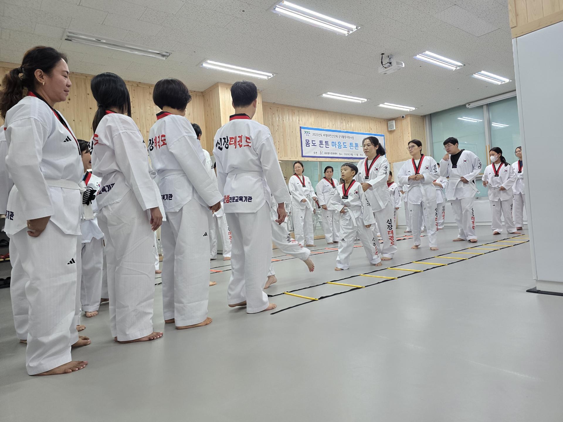 28d40dce33283.jpg