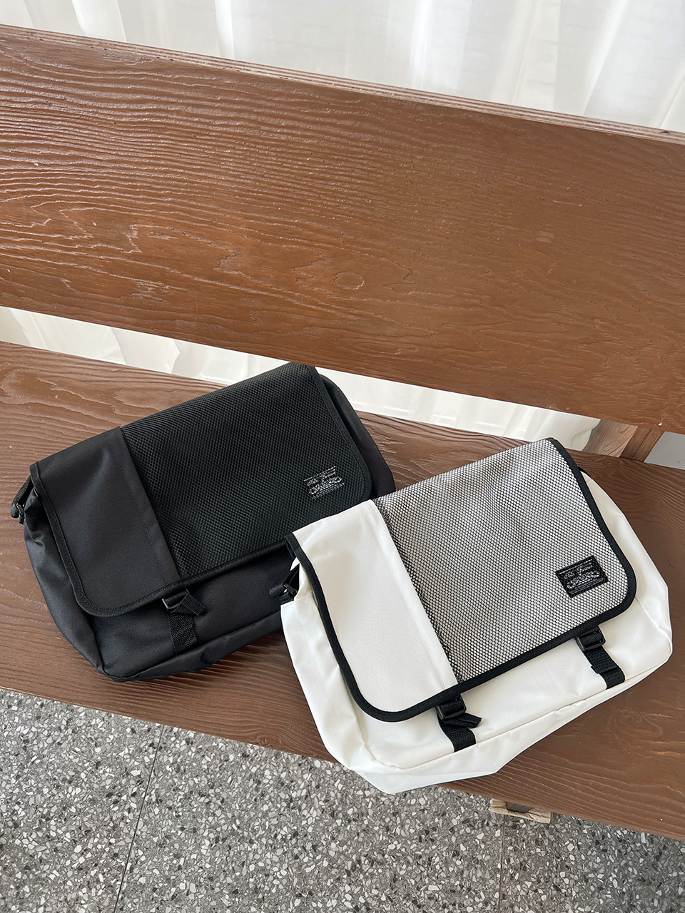 Standard Mash Zipper Cross Shoulder Bag
