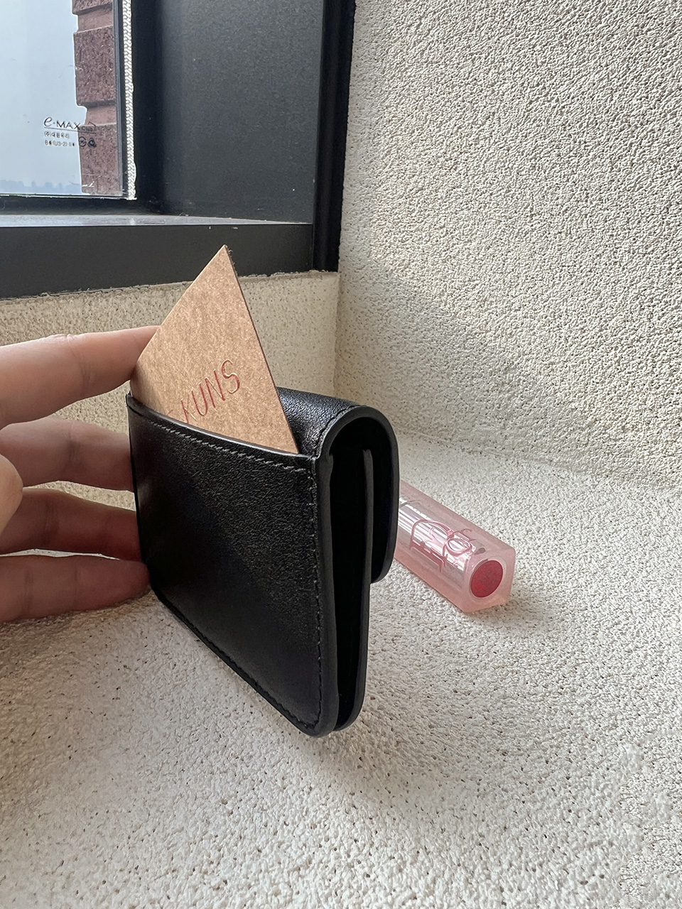 Two-button wallet