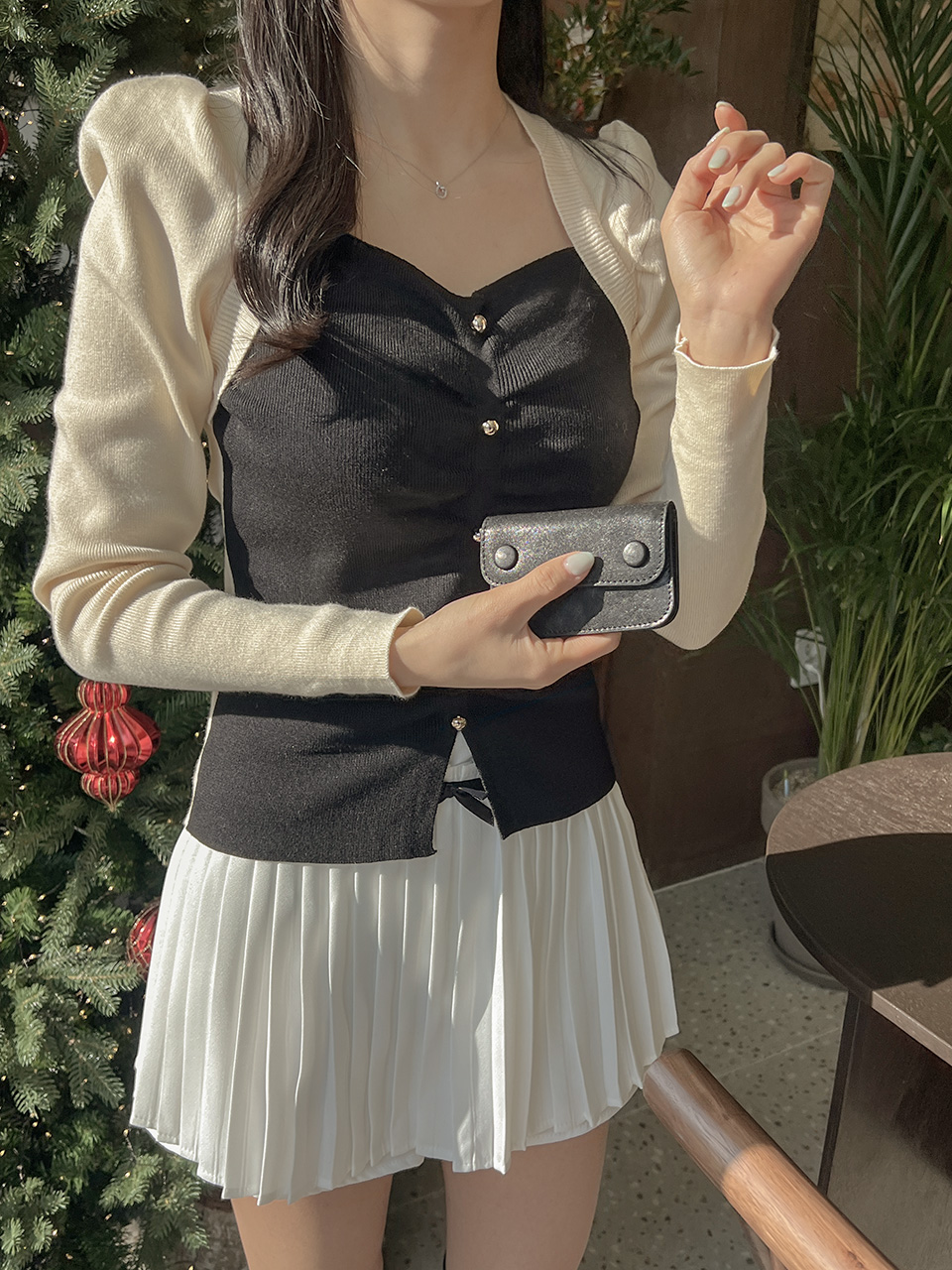 Two-button wallet