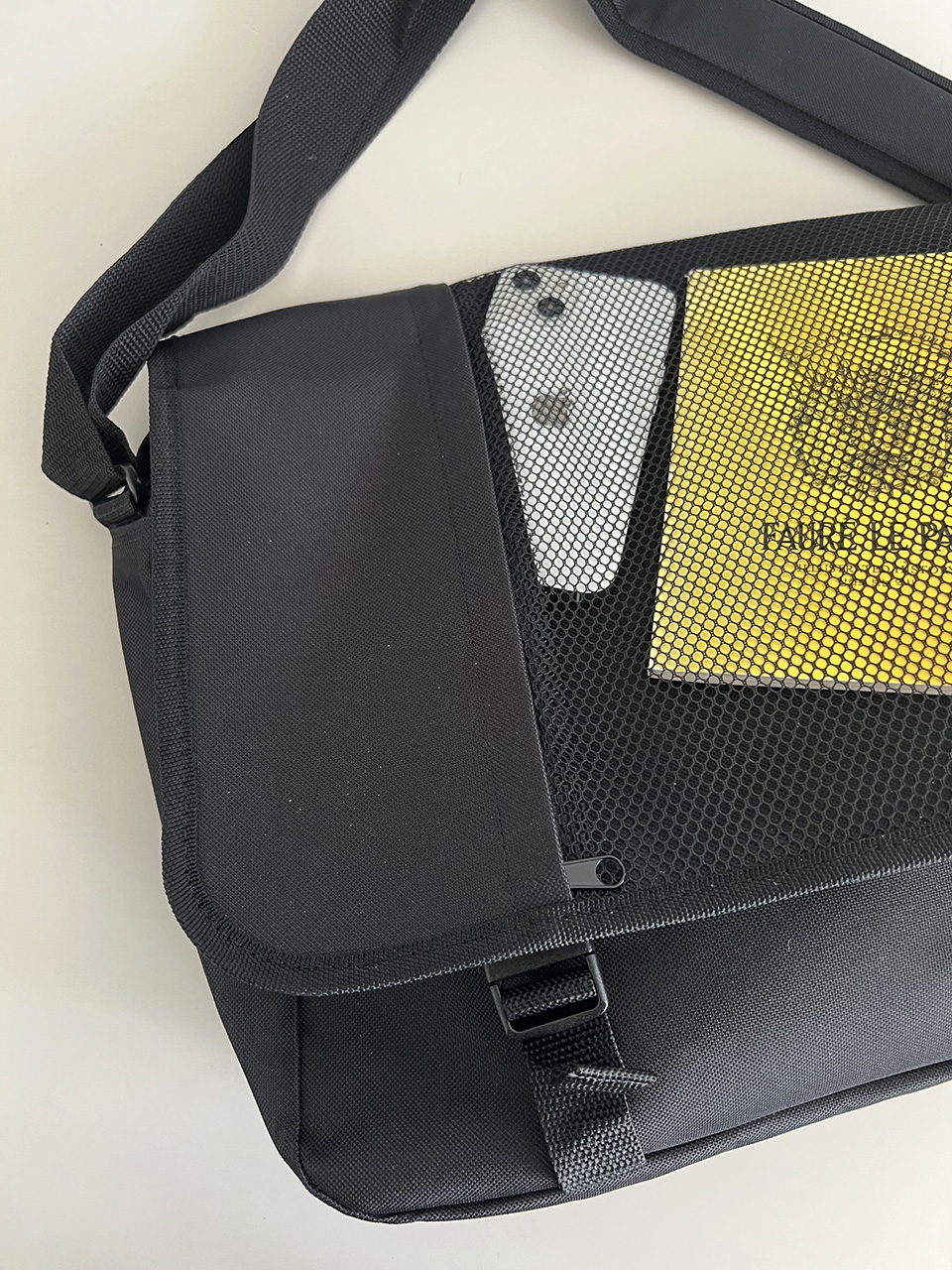 Standard Mash Zipper Cross Shoulder Bag