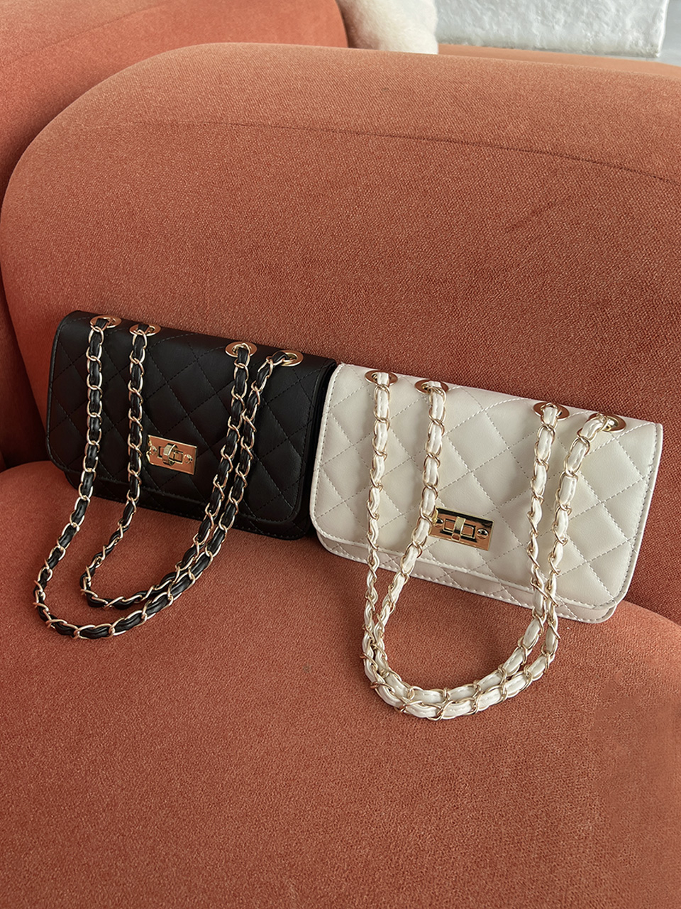 Classic buckle quilted mini chain shoulder bag