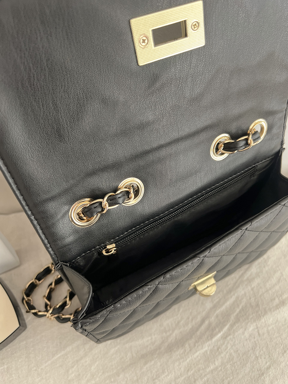 Classic buckle quilted mini chain shoulder bag
