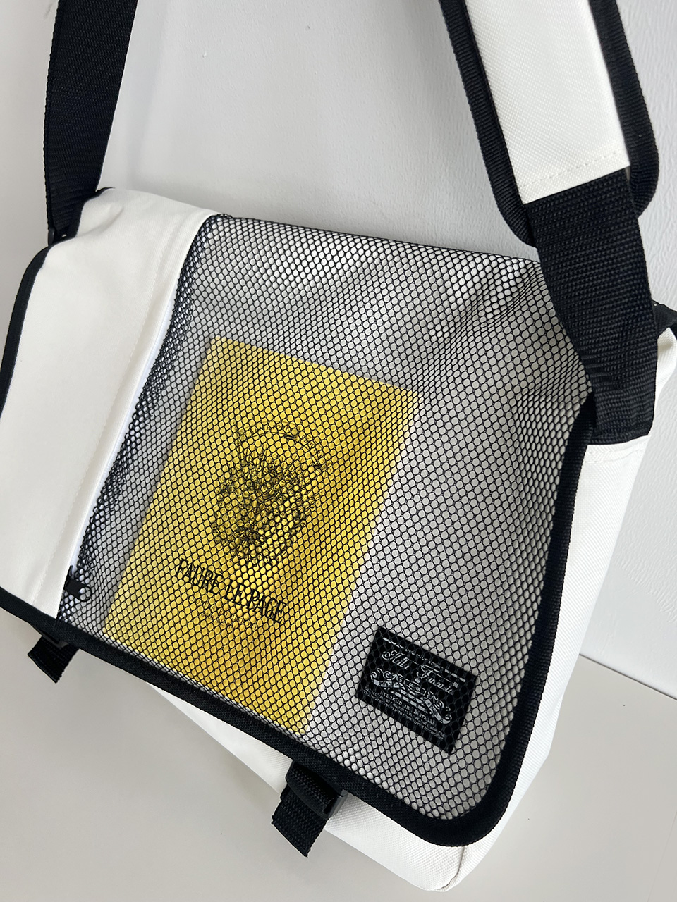 Standard Mash Zipper Cross Shoulder Bag