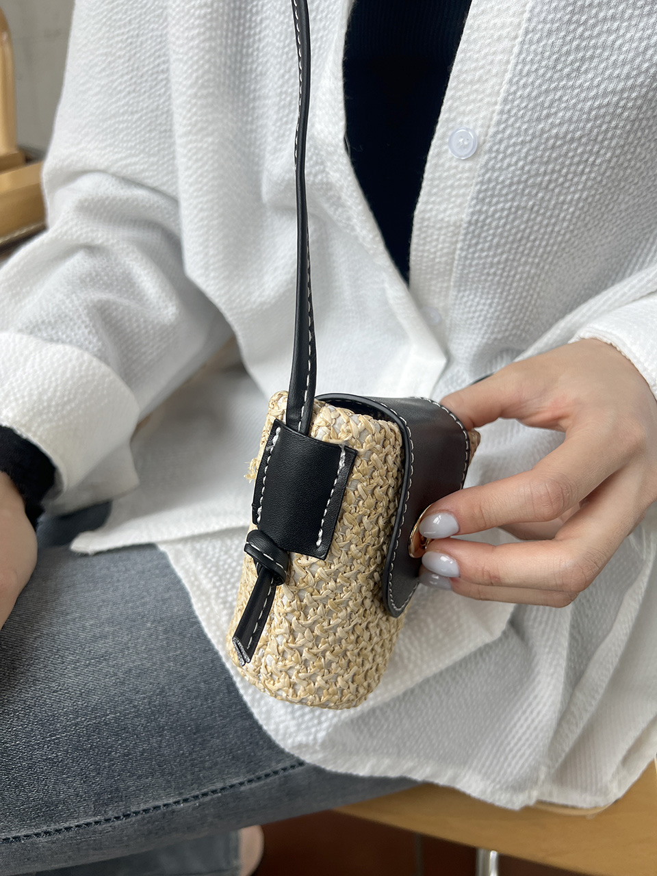 Rattan buckle mini shoulder bag (2 colors)