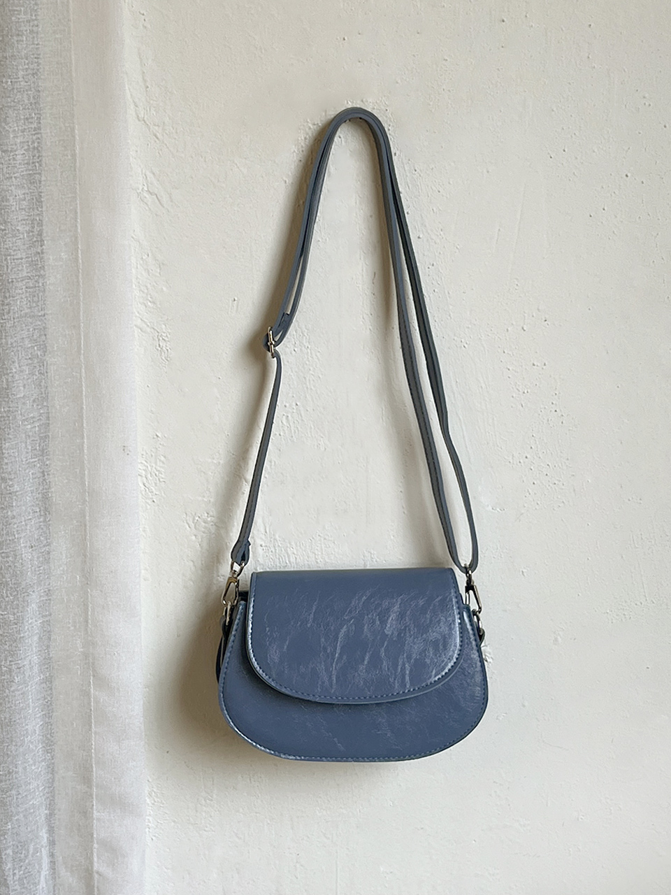 Cracked Leather Chain Mini Shoulder Bag