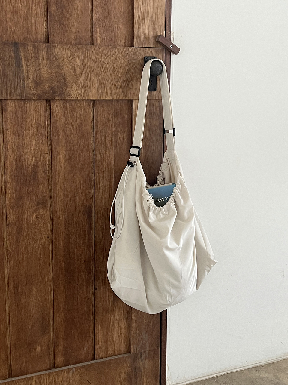L Nylon Shirring String Big Shoulder Bag