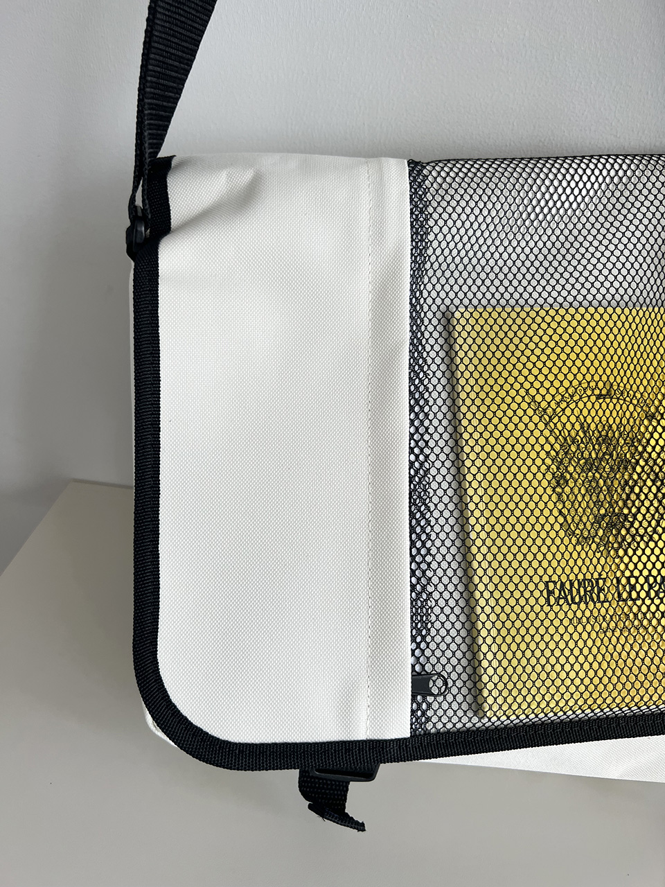 Standard Mash Zipper Cross Shoulder Bag