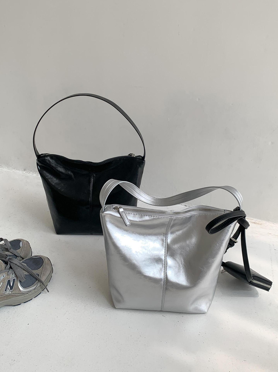 Glossy wrinkle leather shoulder bag (4 colors)
