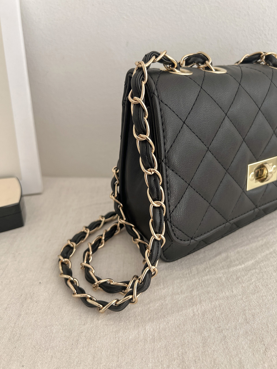 Classic buckle quilted mini chain shoulder bag