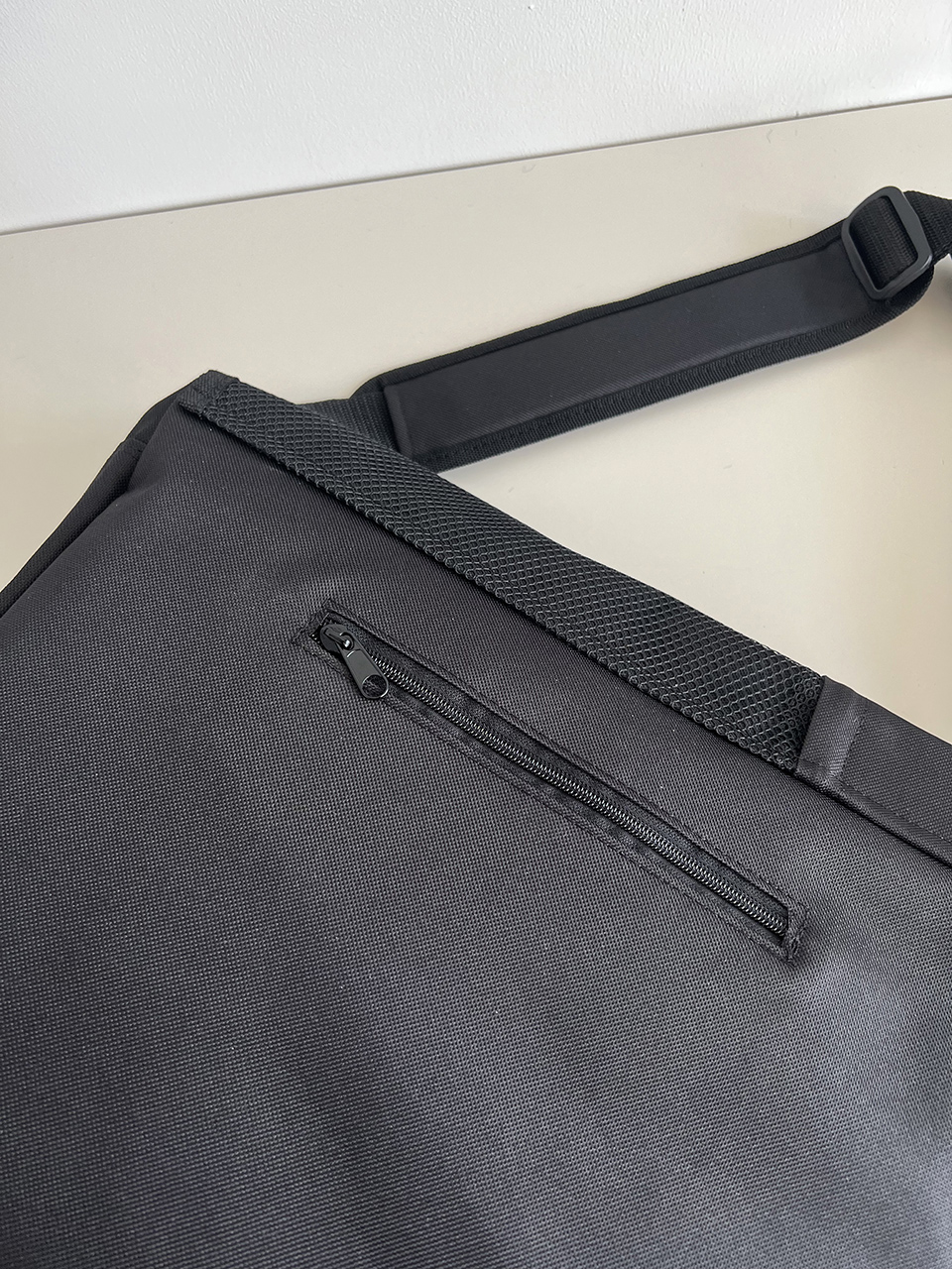 Standard Mash Zipper Cross Shoulder Bag