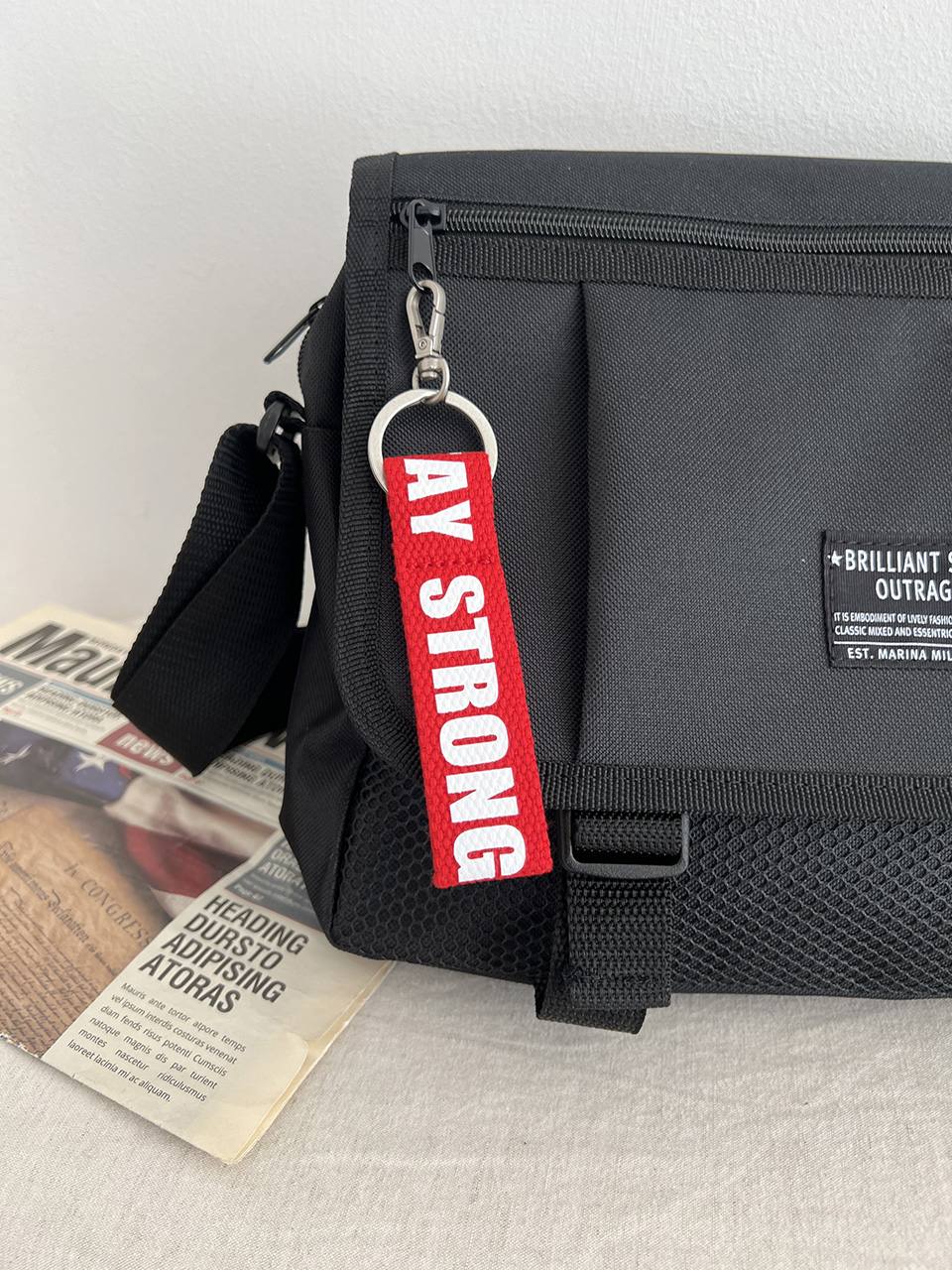 Mesh zip-up pocket cross messenger bag