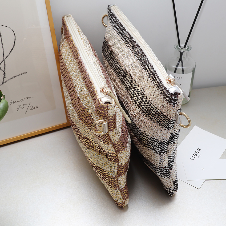 Silver striped rattan zipper cross clutch bag