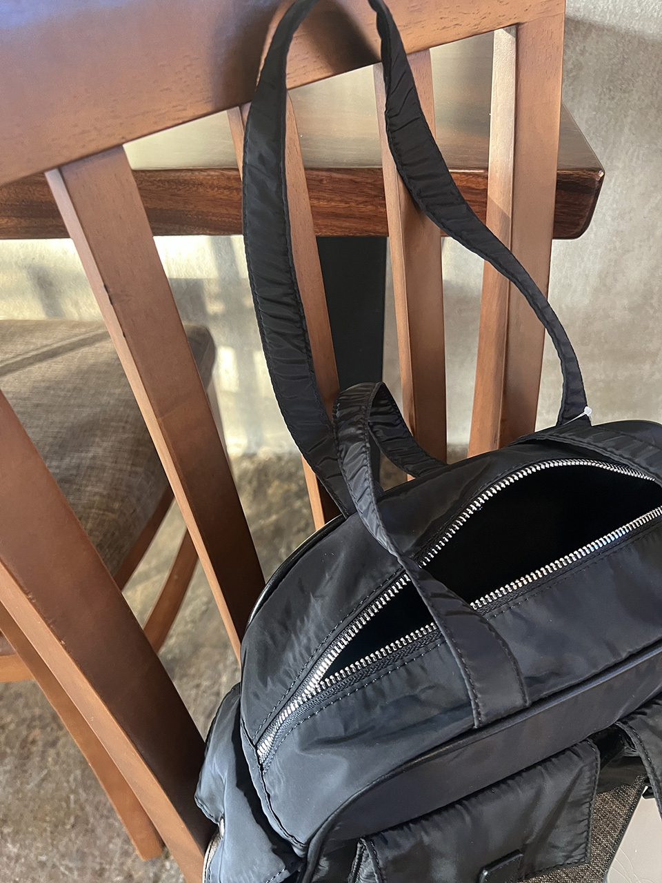 4-Pocket Nylon Shoulder Bag (4 colors)