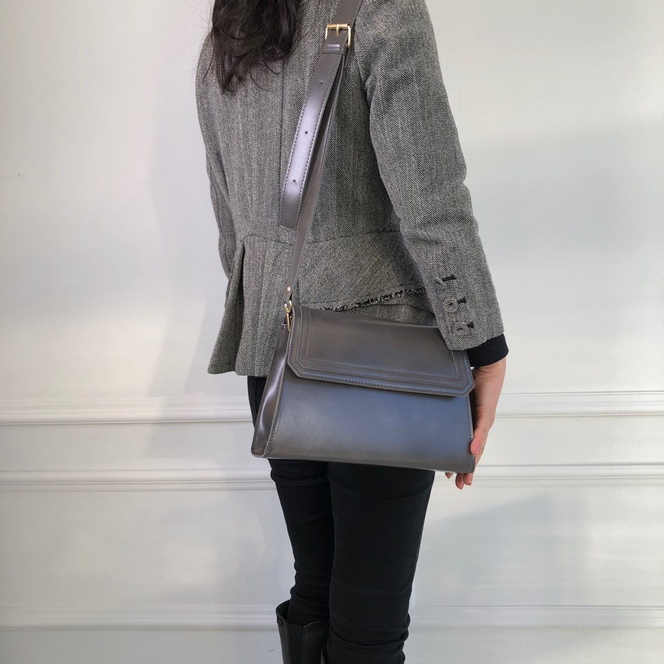 Classic trapezoid stitch cross bag (4 colors)