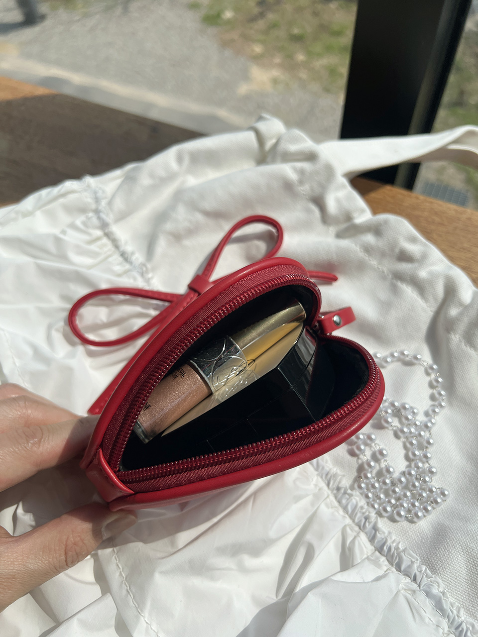 Ribbon ball pearl chain mini cross bag