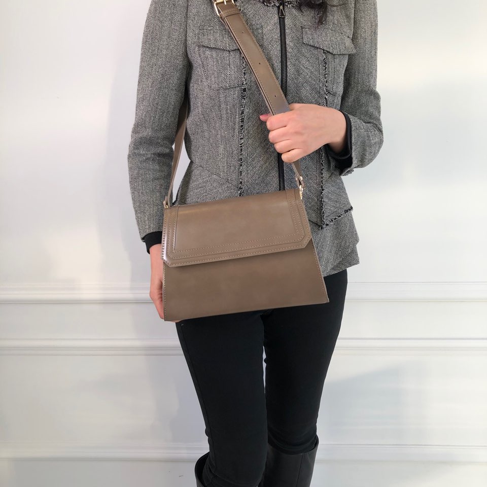 Classic trapezoid stitch cross bag (4 colors)