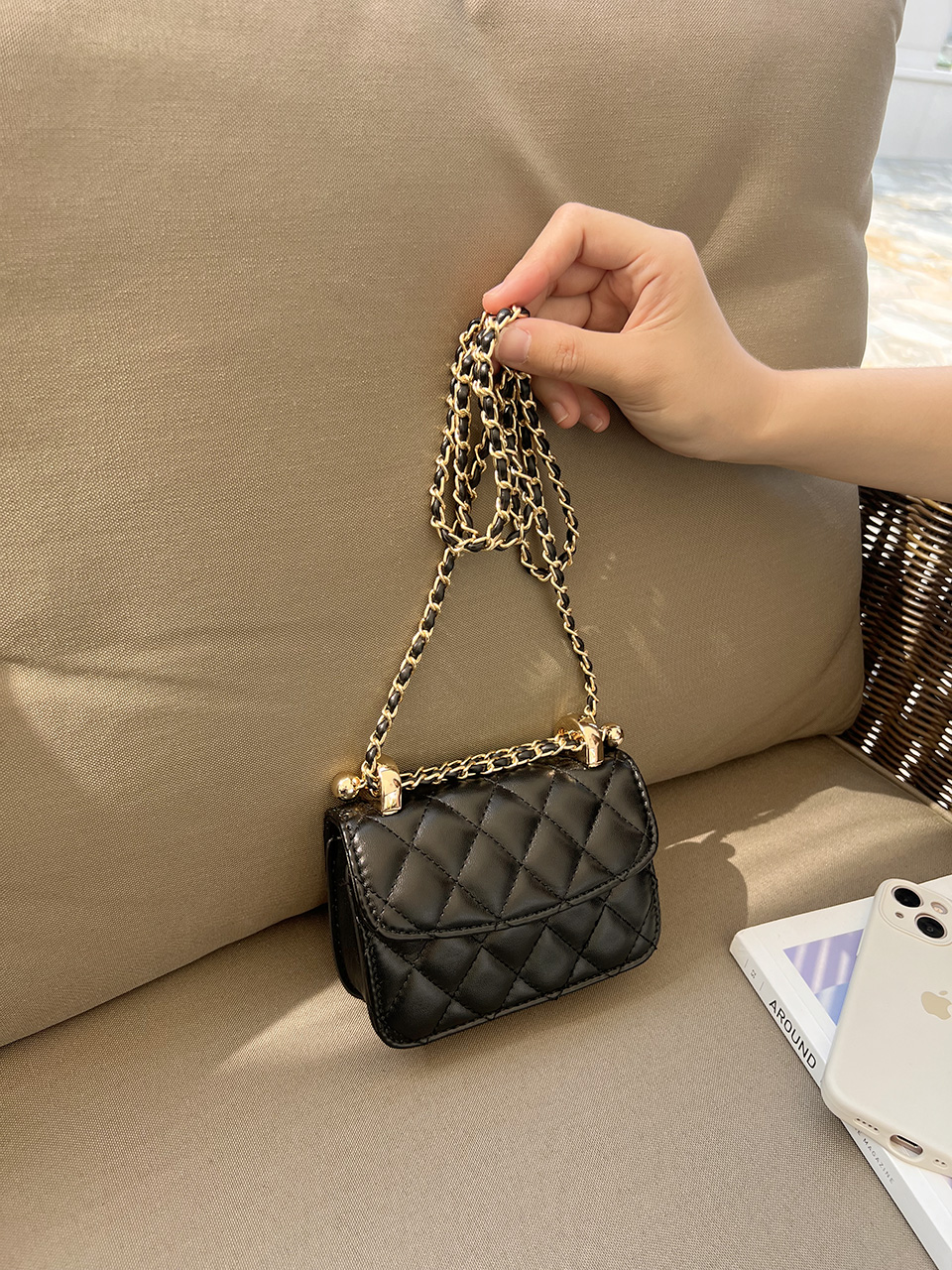 Quilted mini chain shoulder bag
