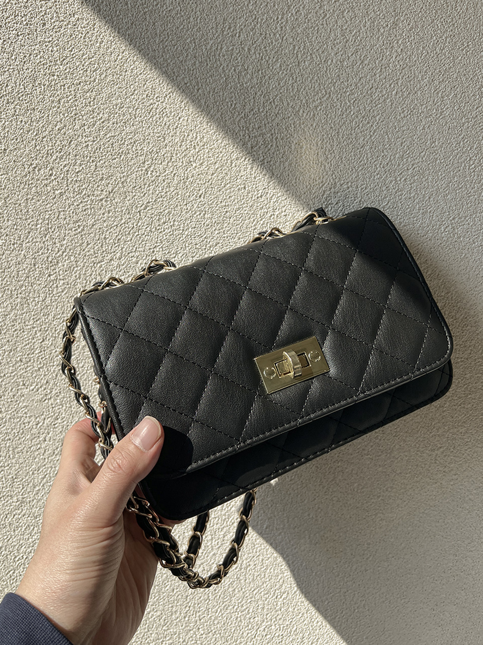 Classic buckle quilted mini chain shoulder bag