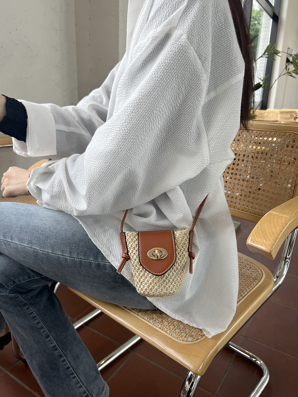 Rattan buckle mini shoulder bag (2 colors)