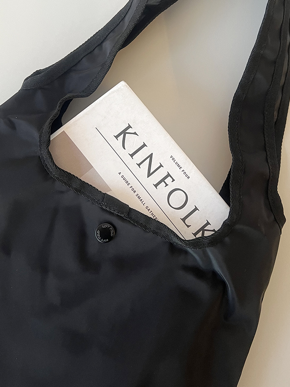 Button nylon shoulder eco bag