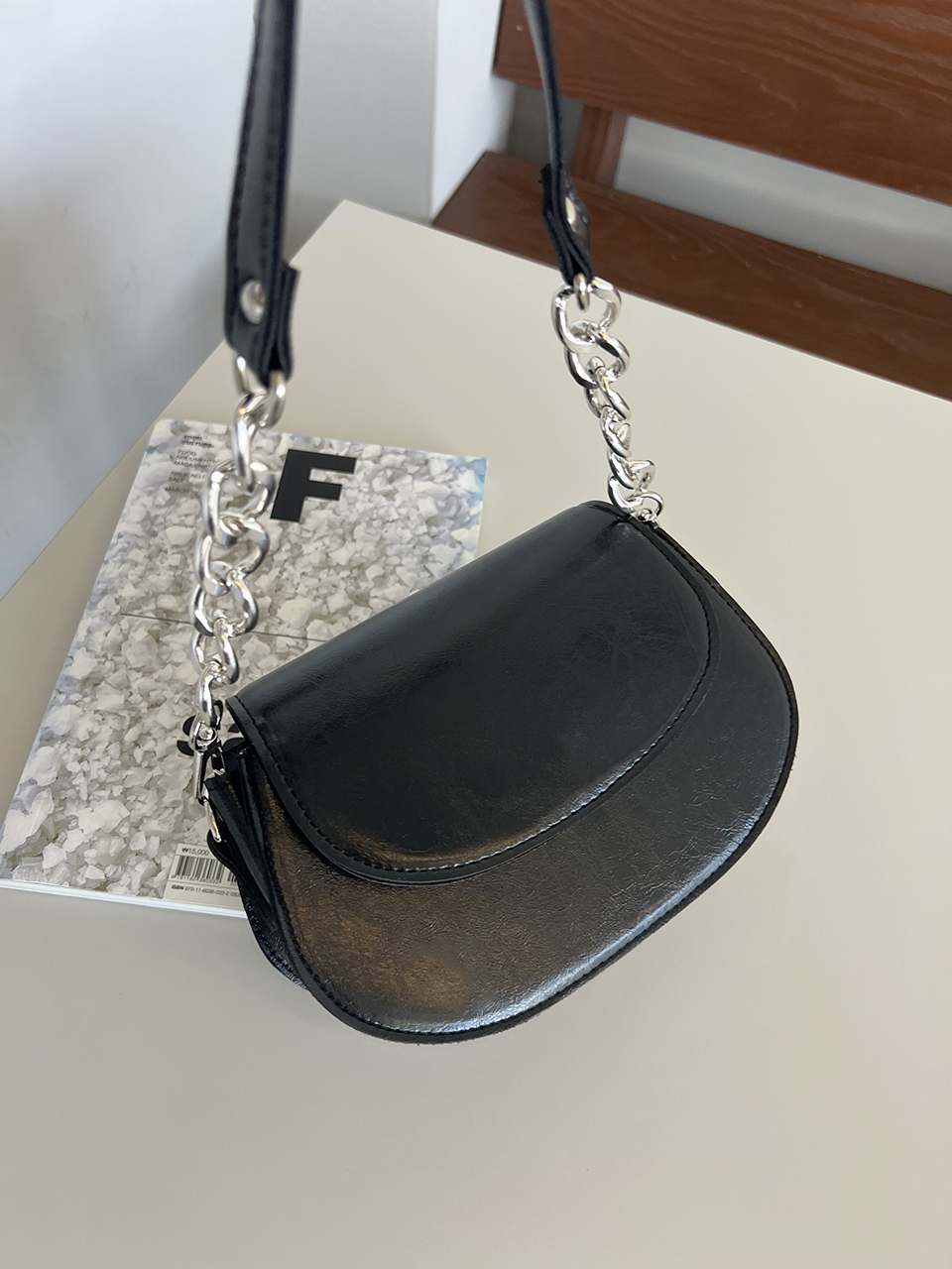 Cracked Leather Chain Mini Shoulder Bag