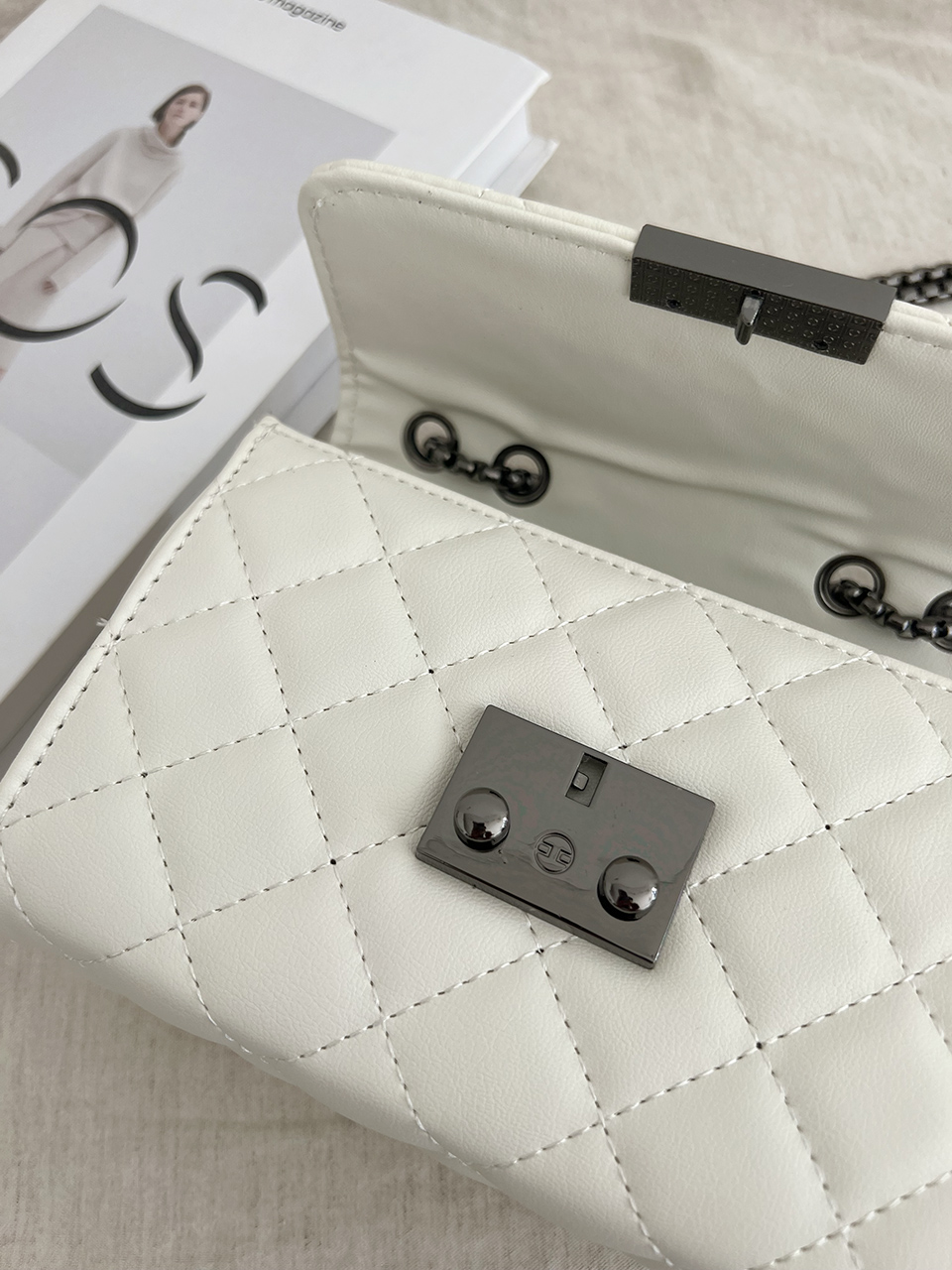 Kate Buckle Classic Mini Chain Bag