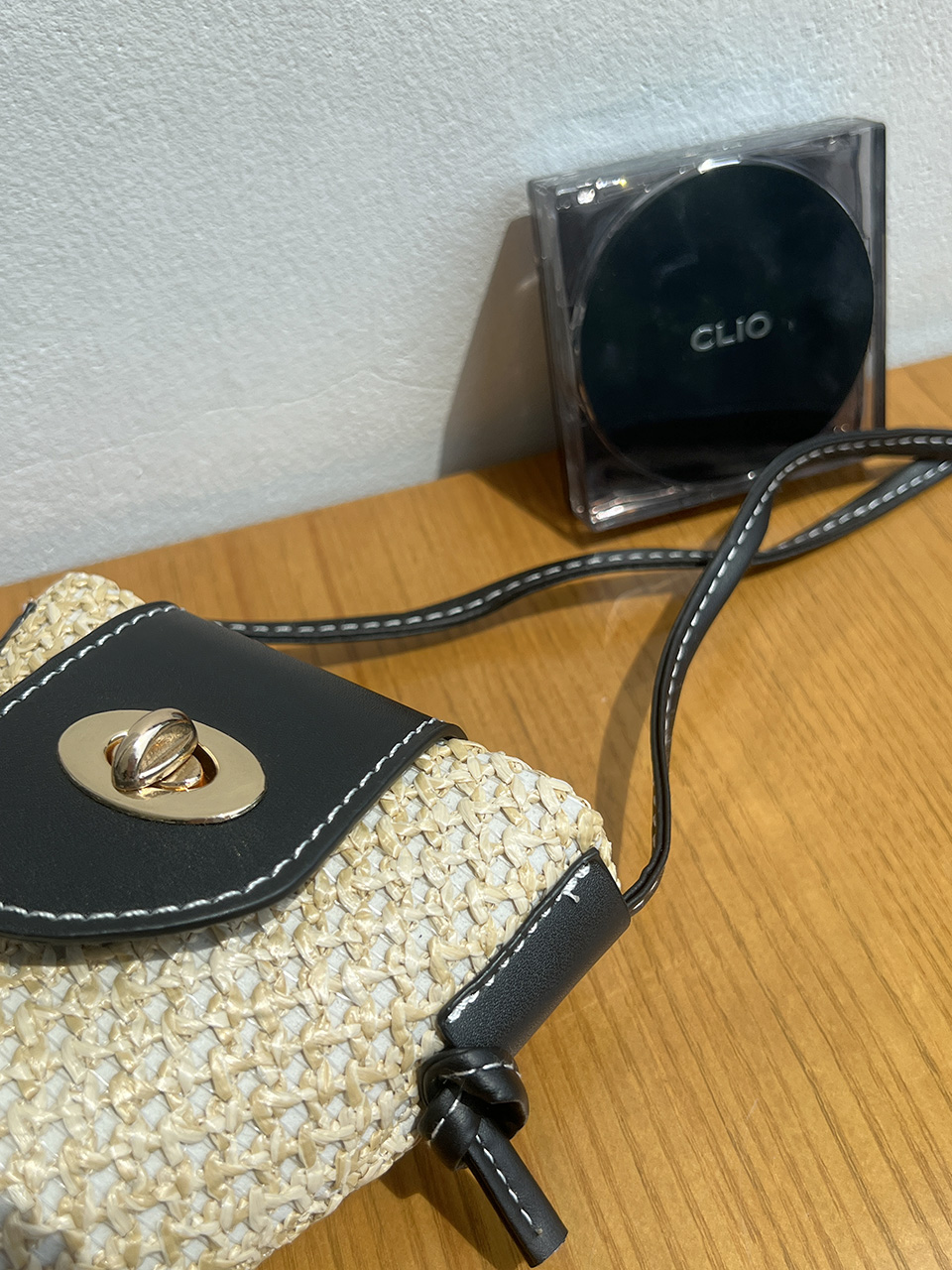 Rattan buckle mini shoulder bag (2 colors)