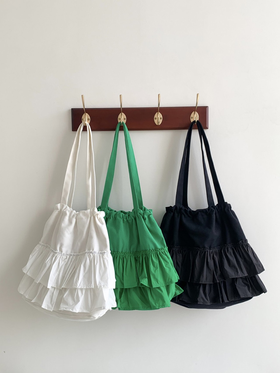 Tiered ruffle shoulder bag