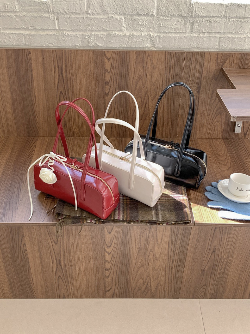 Crack Square Zip-Up Leather Shoulder Bag