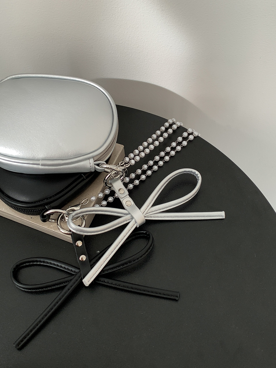 Ribbon ball pearl chain mini cross bag