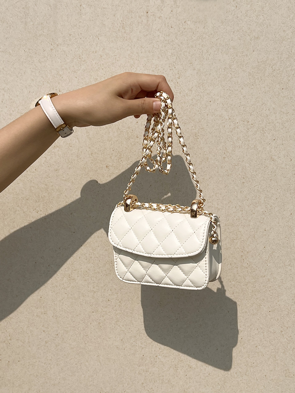 Quilted mini chain shoulder bag