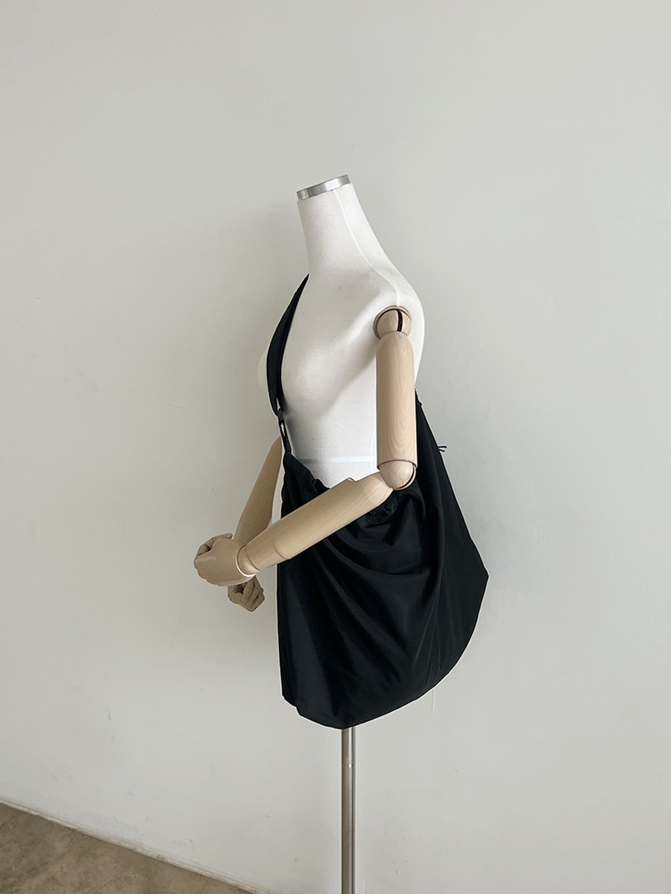 L Nylon Shirring String Big Shoulder Bag