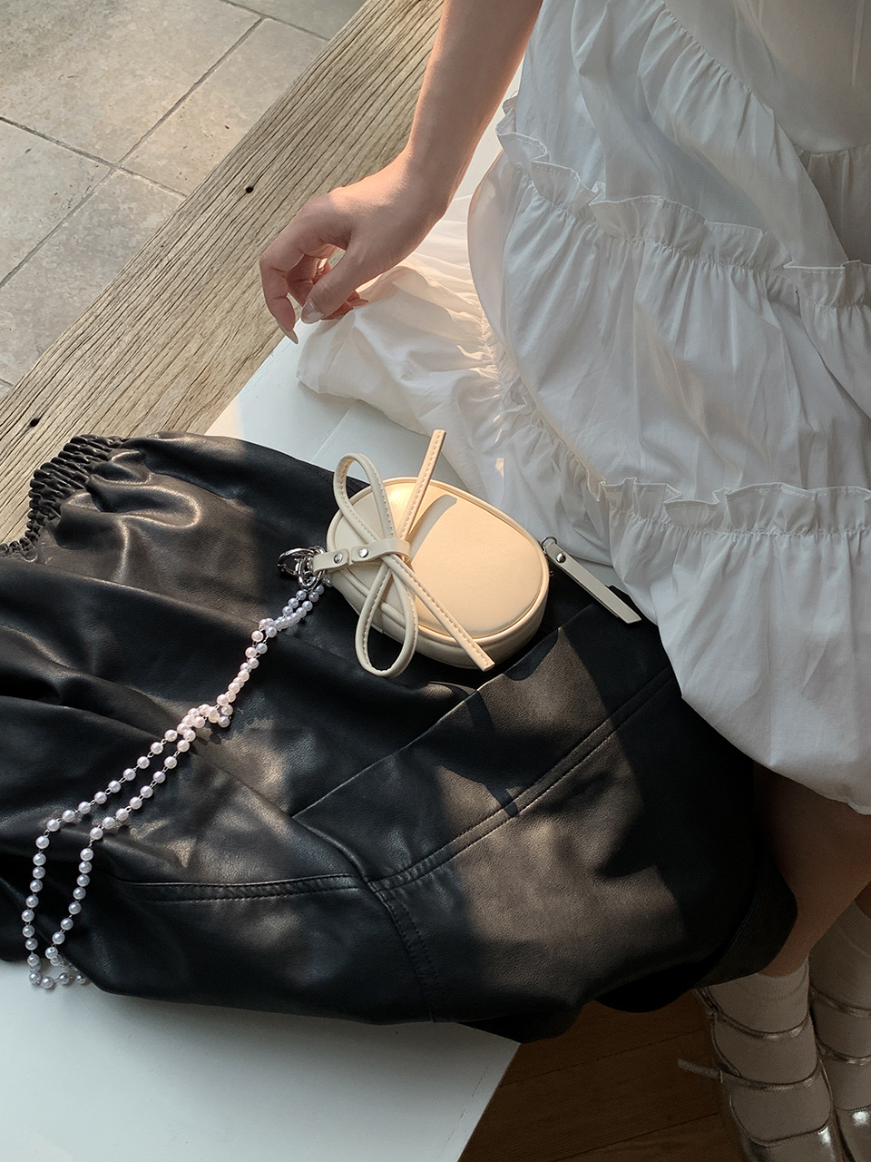 Ribbon ball pearl chain mini cross bag