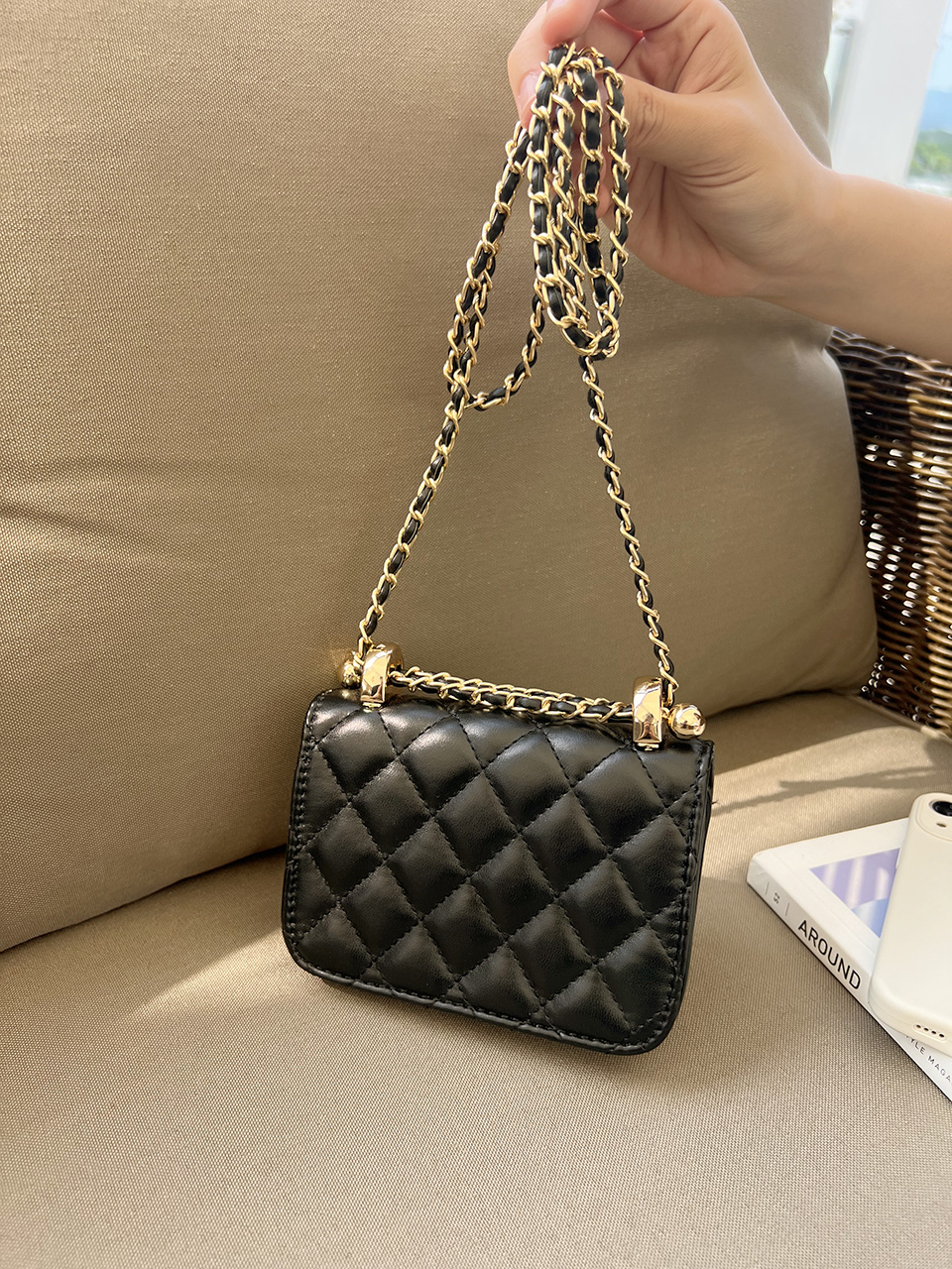 Quilted mini chain shoulder bag