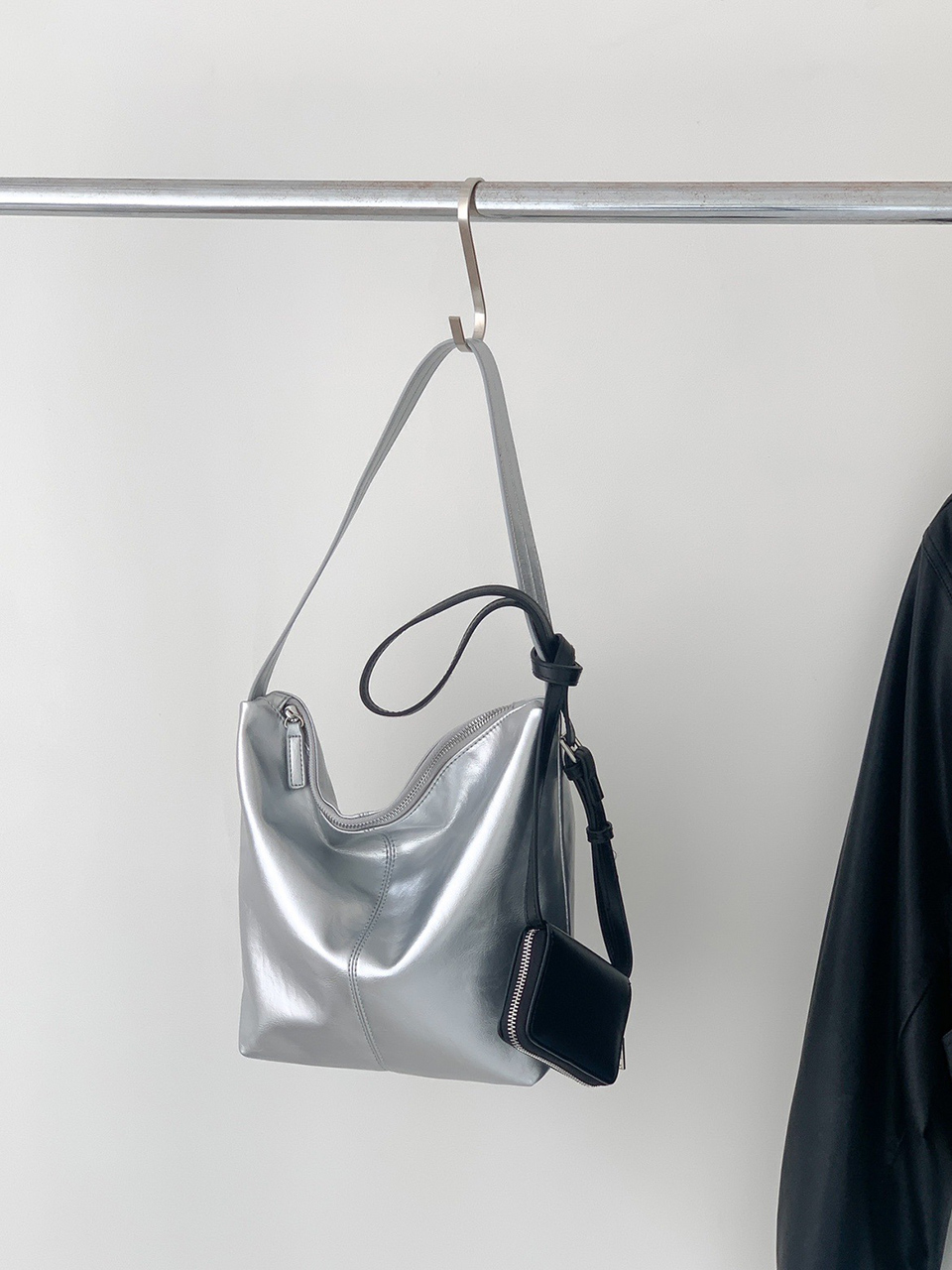Glossy wrinkle leather shoulder bag (4 colors)