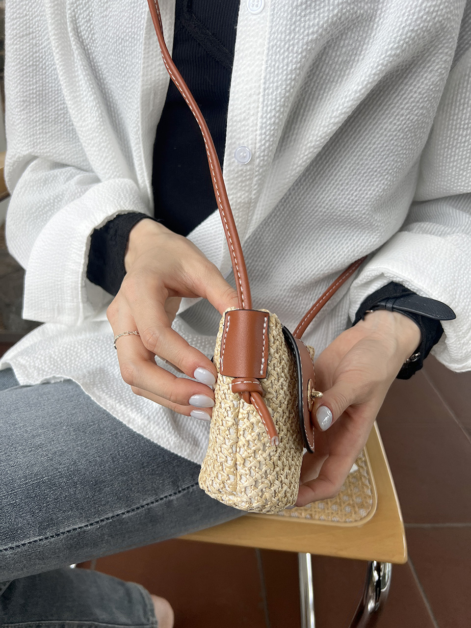 Rattan buckle mini shoulder bag (2 colors)