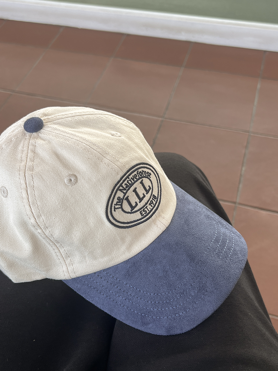 Two-tone vintage stitch cap