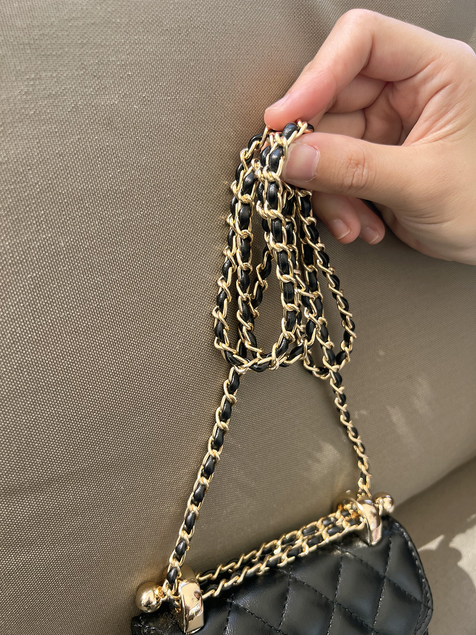 Quilted mini chain shoulder bag