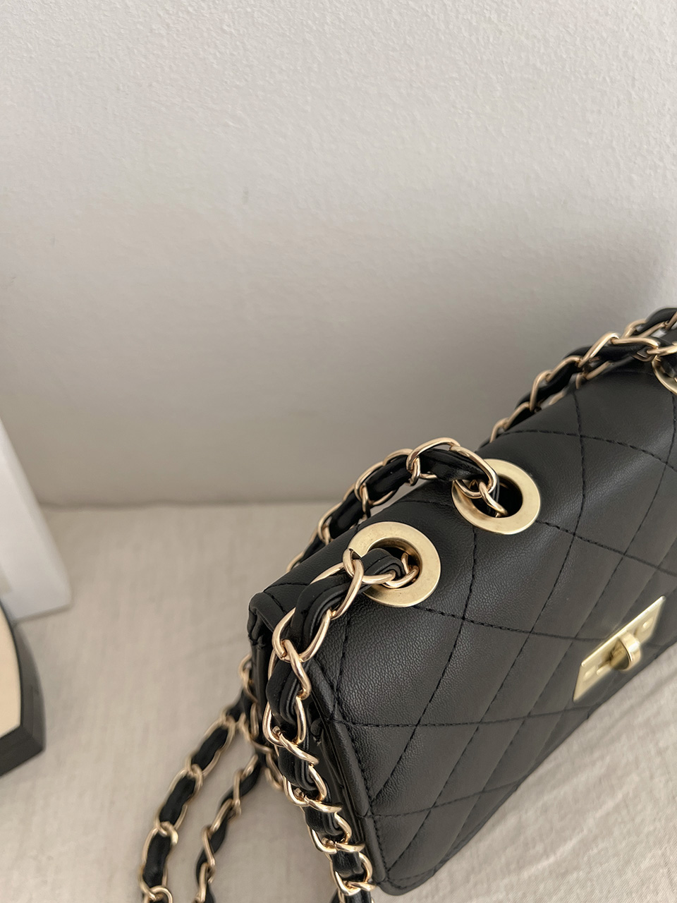 Classic buckle quilted mini chain shoulder bag